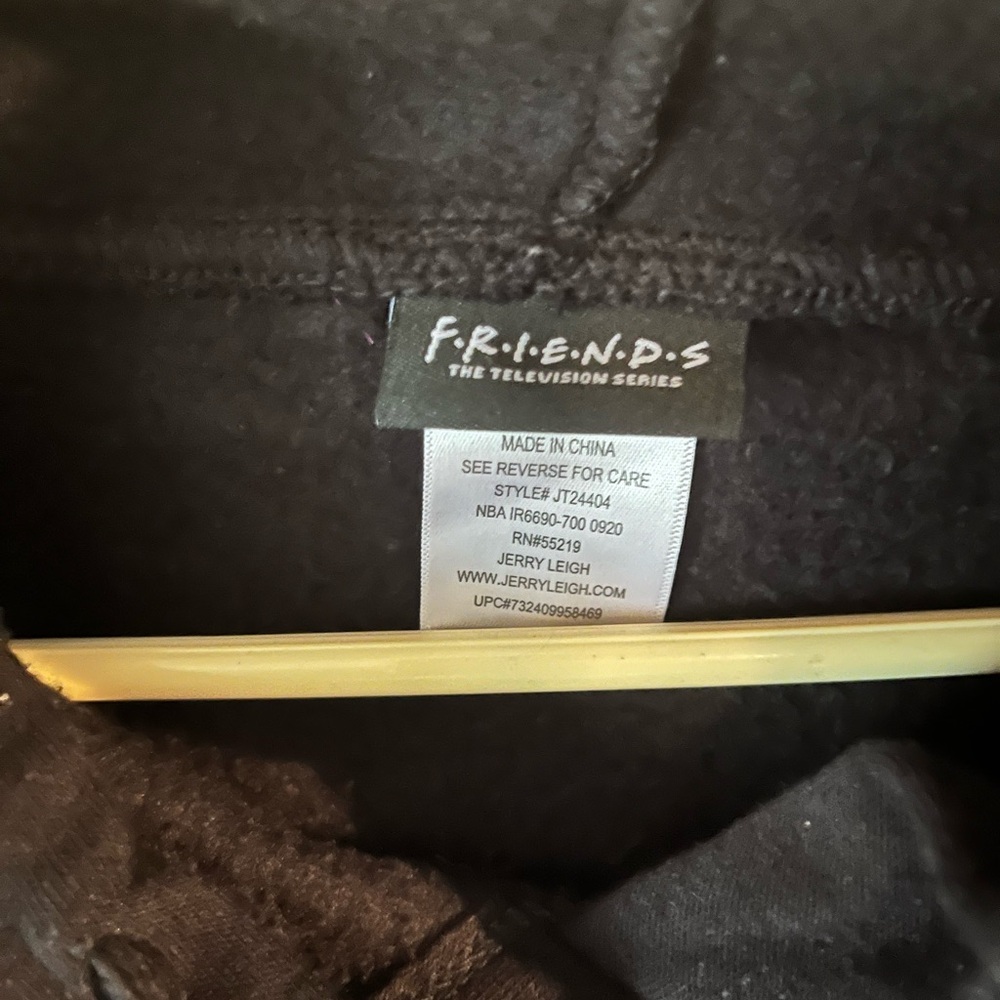 Friends black crop hoodie - Picture 5 of 6